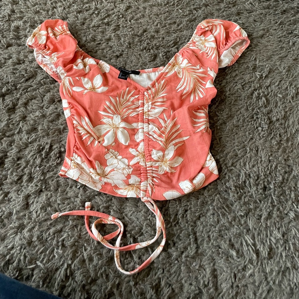 Super cute women’s size small crop top!
